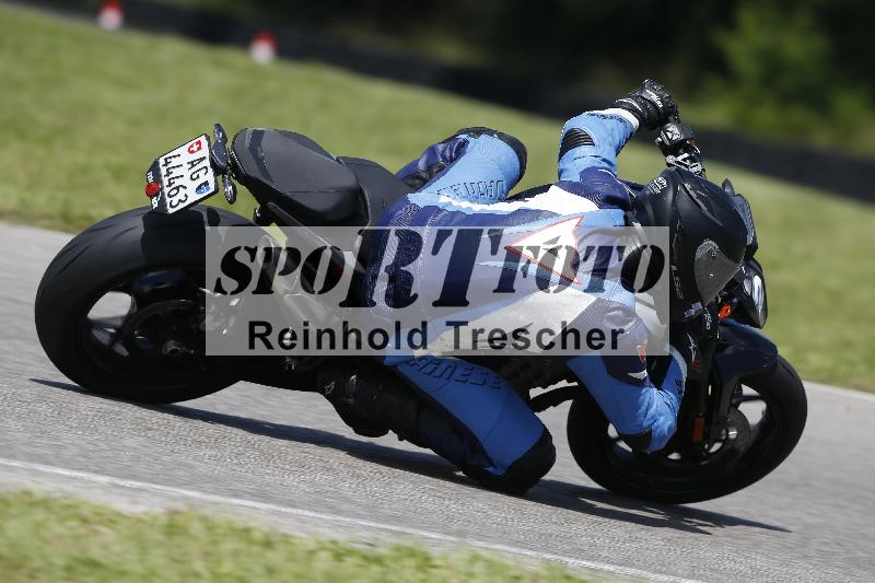 /Archiv-2024/29 12.06.2024 MOTO.CH Track Day ADR/Gruppe blau/27